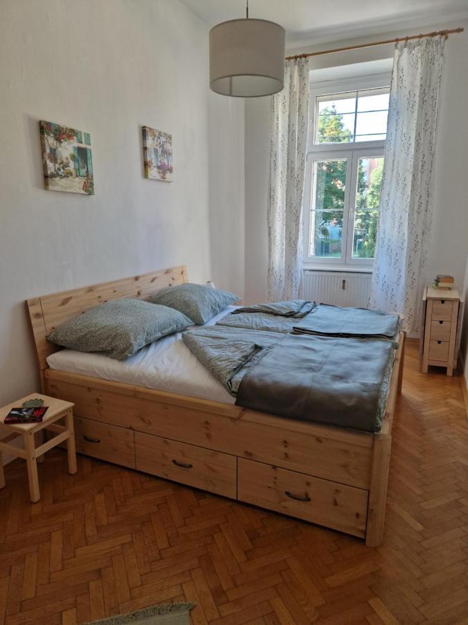 Entzueckendes Apartment Im Zentrum Graz Esterno foto
